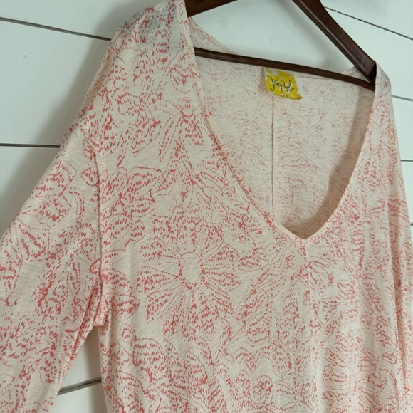 Free People Sahara Print V Neck. Reverse Hi-Low Hemline. Size: Medium - Picture 6 of 11